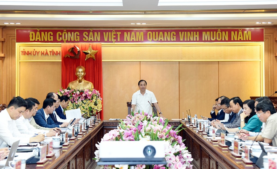 Toàn cảnh cuộc họp của Ban Thường vụ Tỉnh ủy Hà Tĩnh sáng ngày 30/11 (Ảnh - Báo Hà Tĩnh)